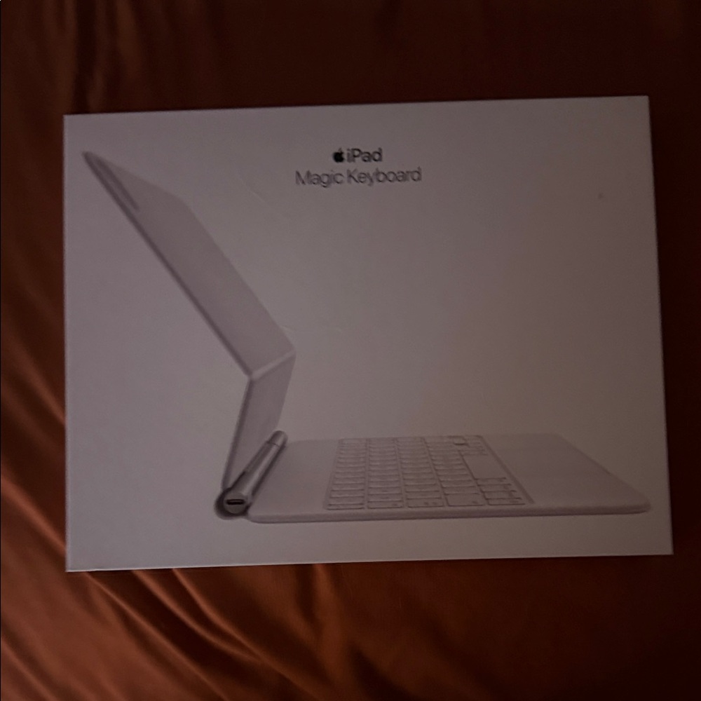 Apple iPad Magic Keyboard in White-BRAND NEW! Never used